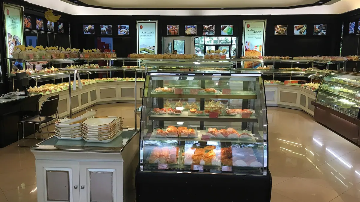Nafees Bakers & Sweets – bakery in Blackburn town centre